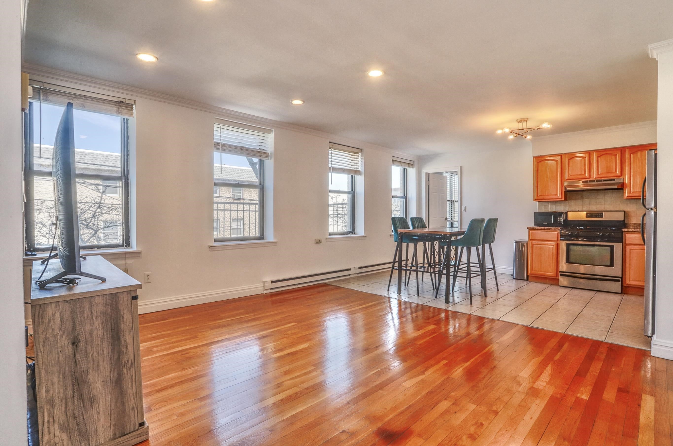 129 FRANKLIN ST Unit: B6 (206)