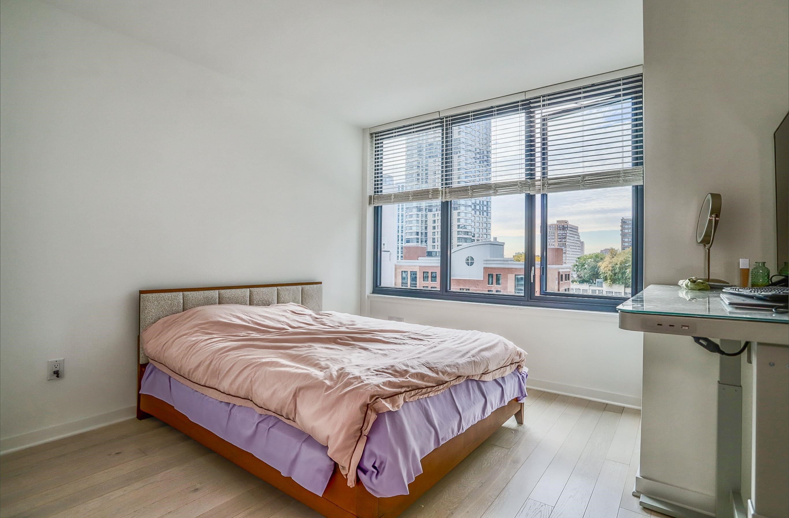 151 BAY ST Unit: 1006