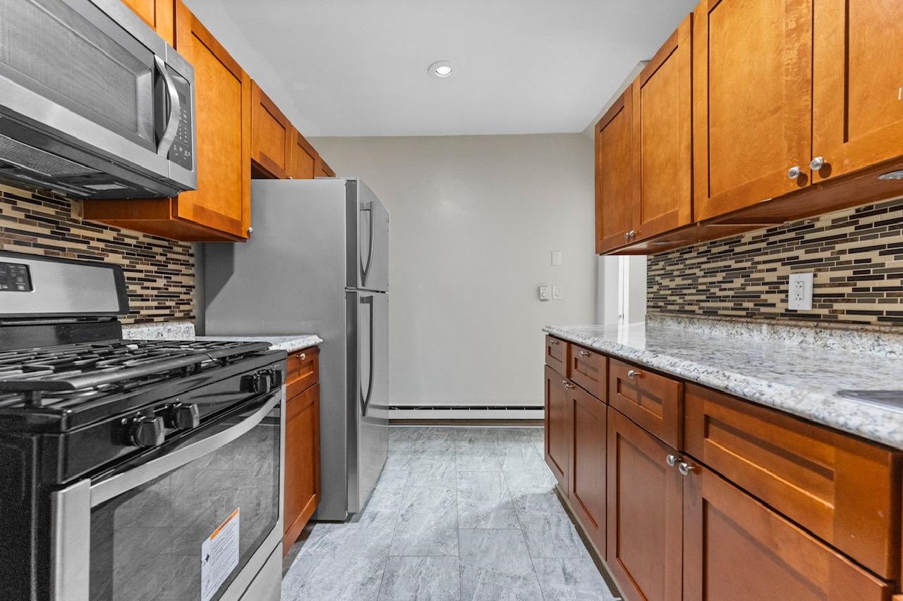 248 CLENDENNY AVE Unit: 4