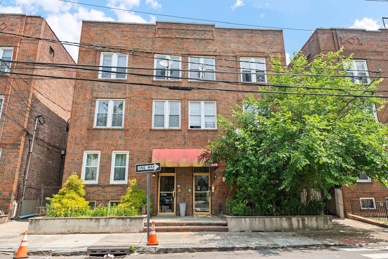 248 CLENDENNY AVE Unit: 4