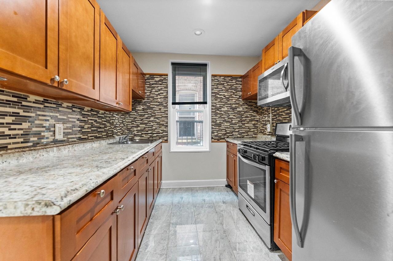 248 CLENDENNY AVE Unit: 4