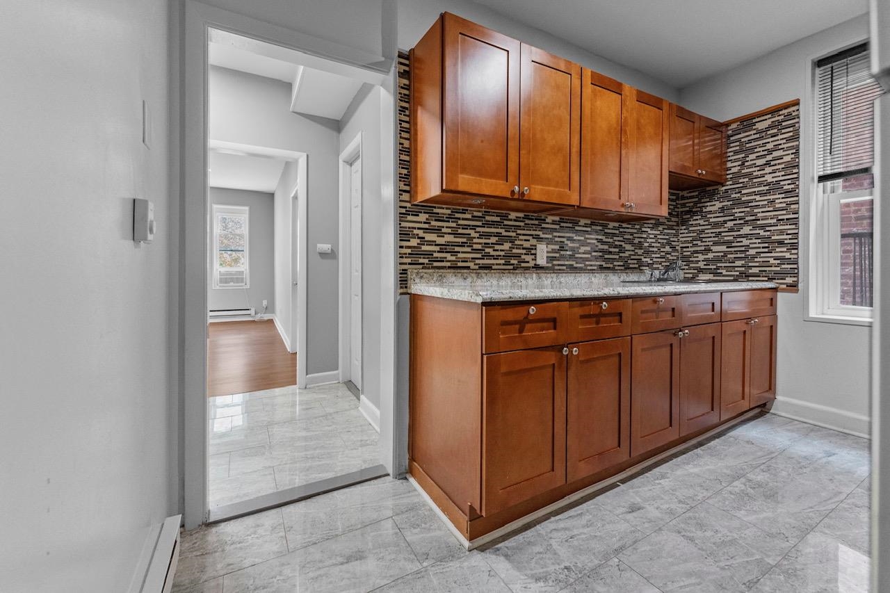 248 CLENDENNY AVE Unit: 4