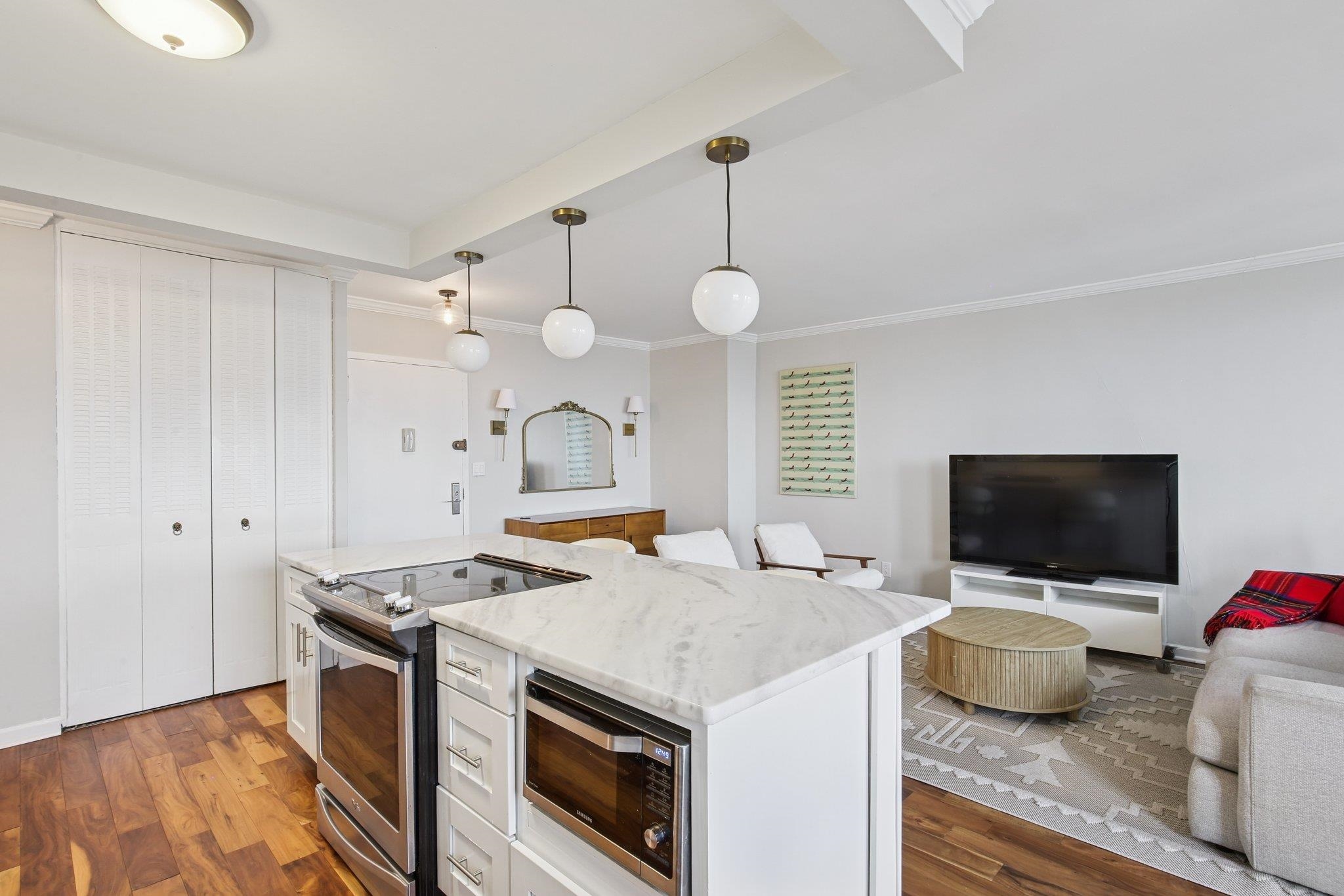 100 MANHATTAN AVE Unit: 1316