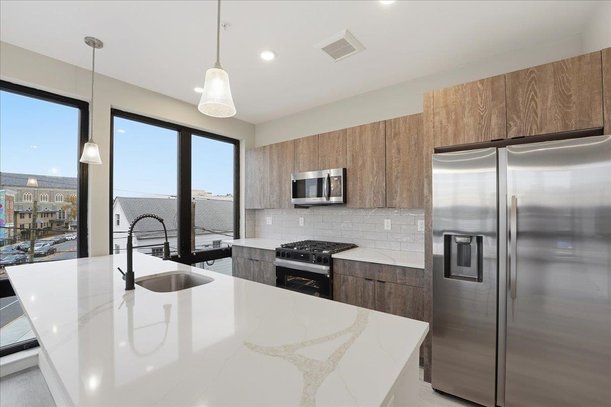 3516 KENNEDY BLVD Unit: 302