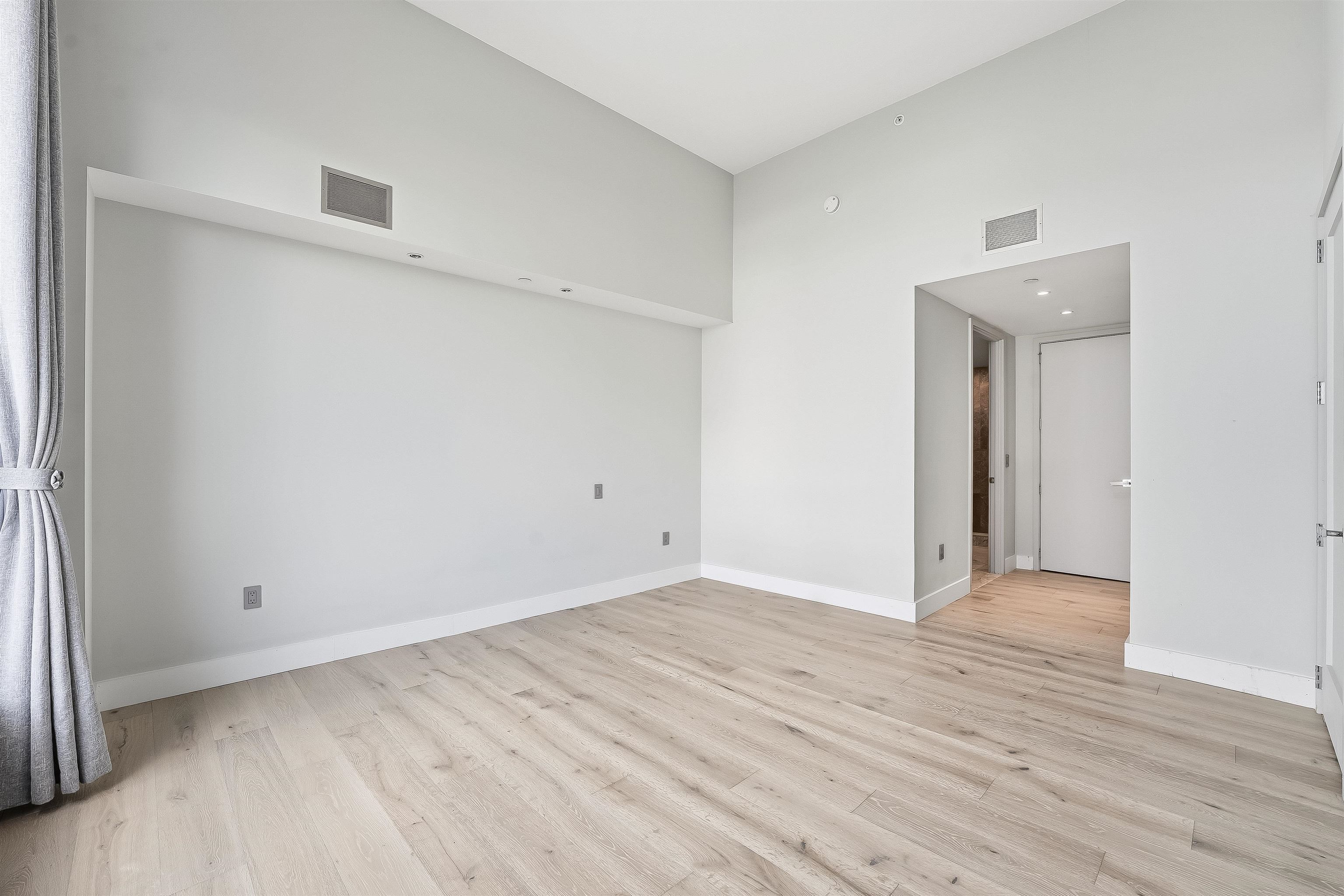 1000 AVENUE AT PORT IMPERIAL Unit: 703