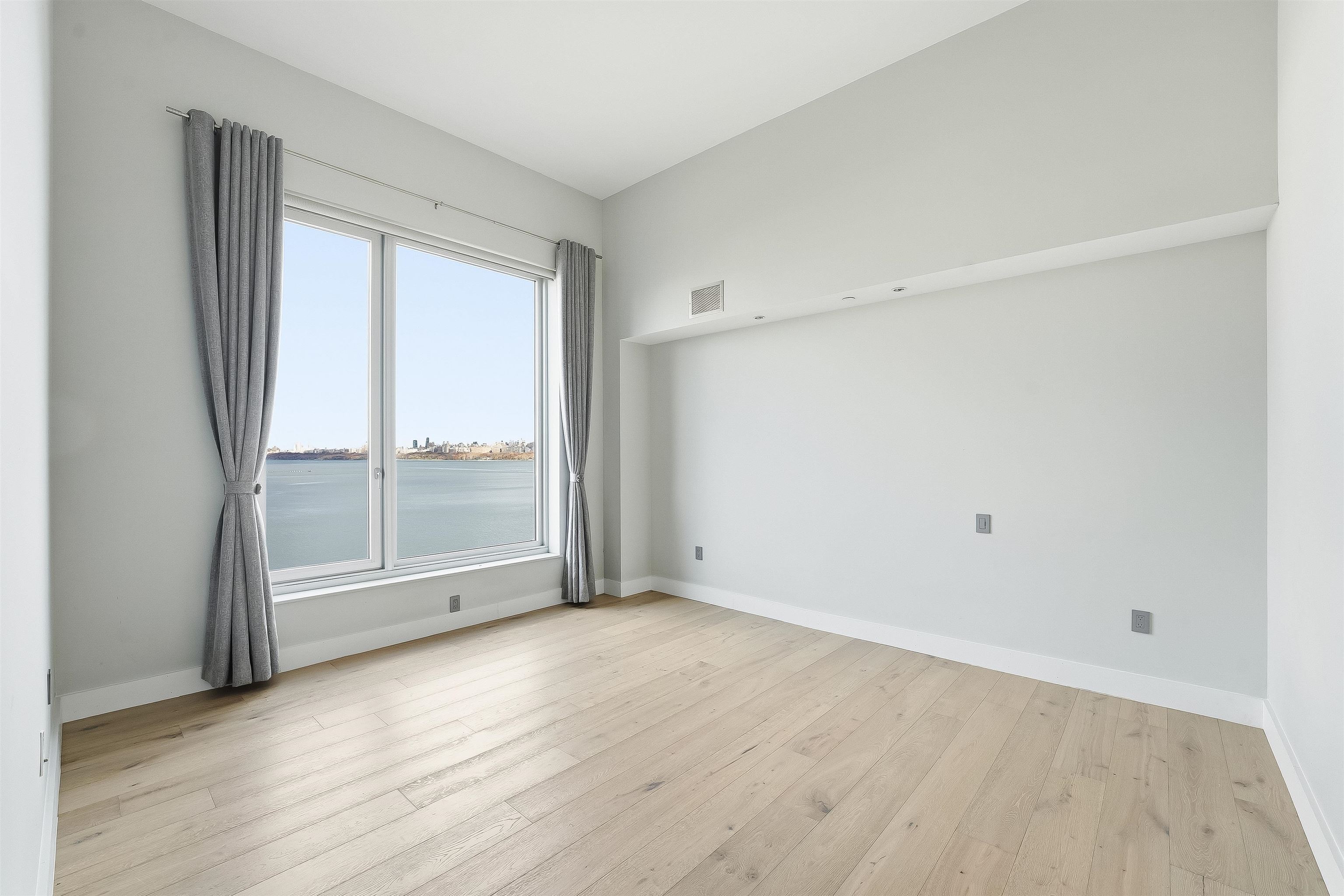 1000 AVENUE AT PORT IMPERIAL Unit: 703