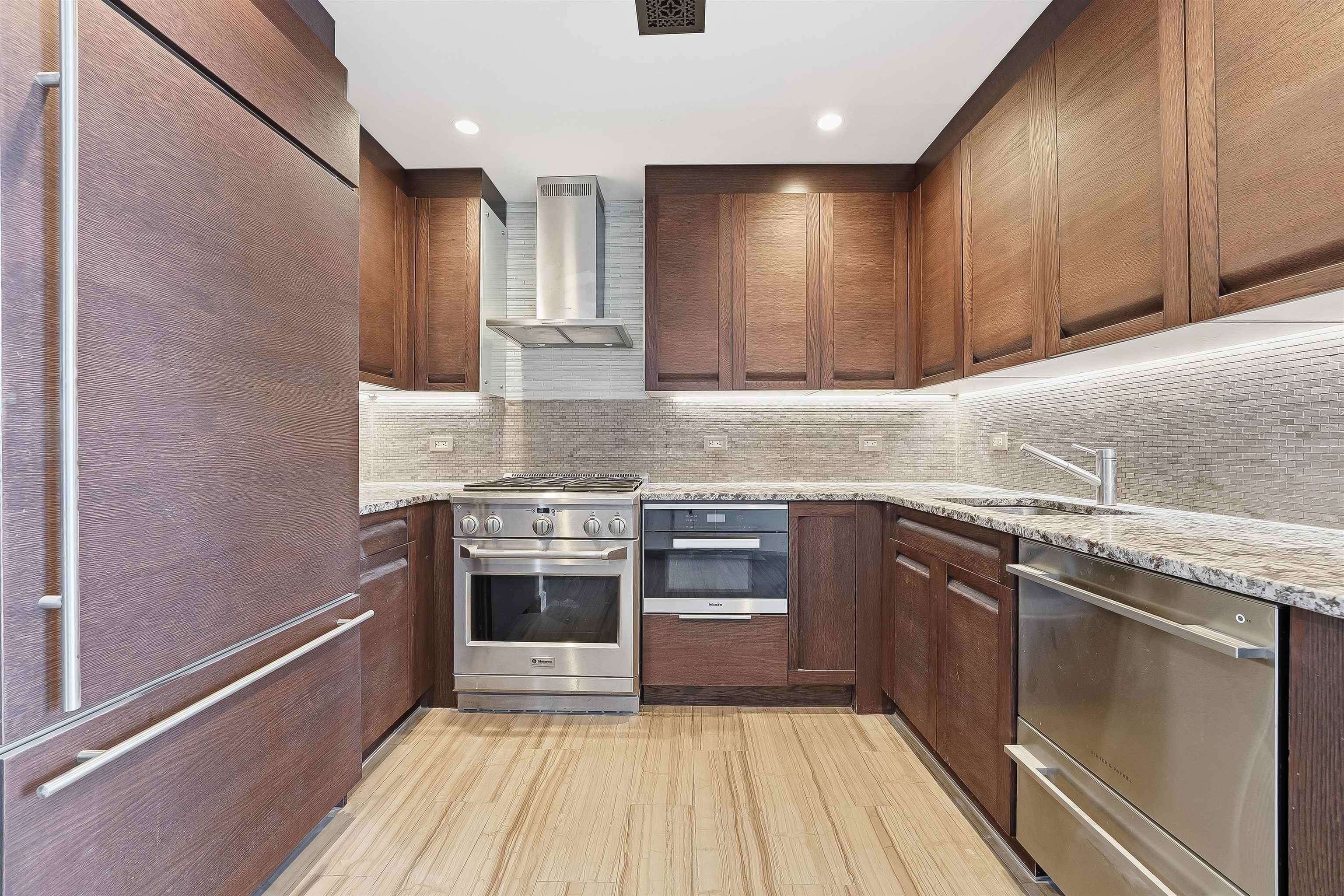 1000 AVENUE AT PORT IMPERIAL Unit: 703