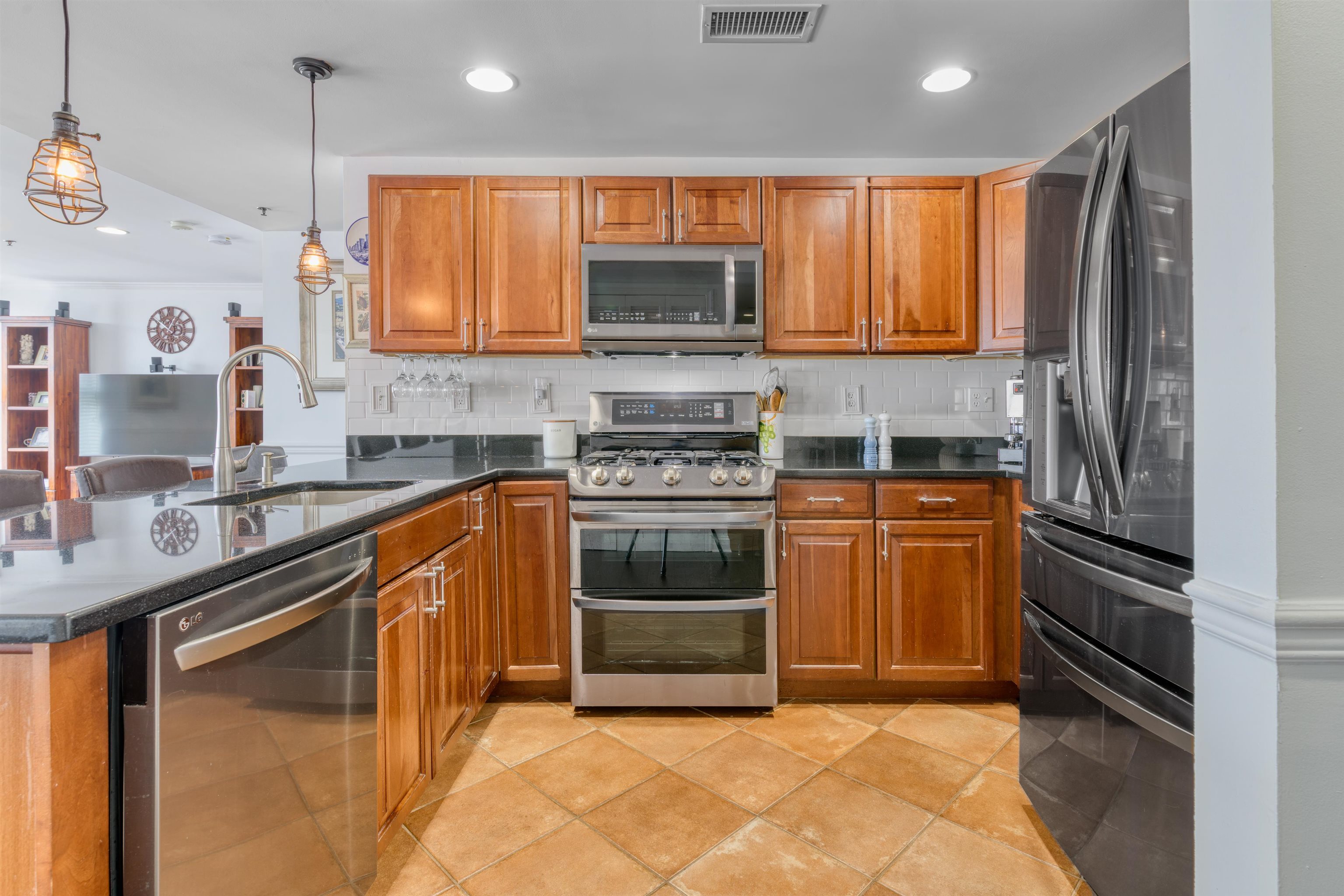 70 ADAMS ST Unit: 5M