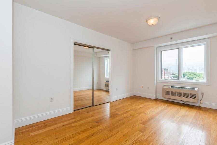 125 43RD ST Unit: 604