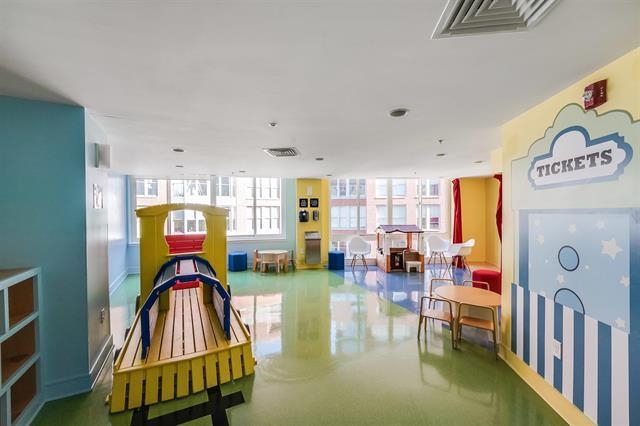 1100 MAXWELL LANE Unit: 1106