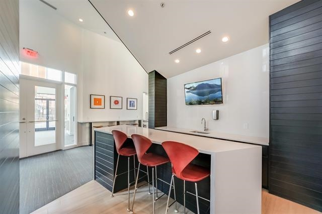 1100 MAXWELL LANE Unit: 1106