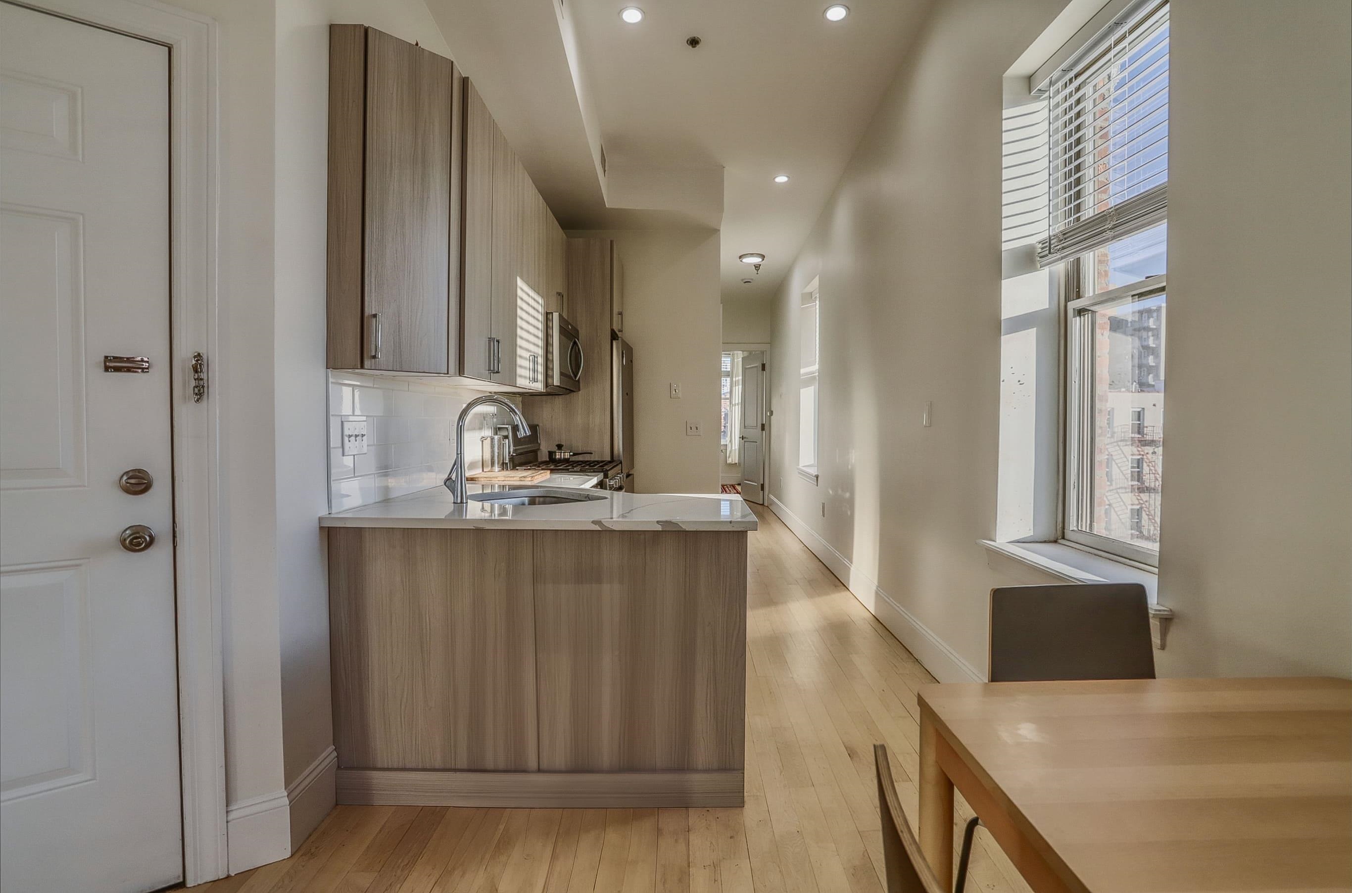 301 MADISON ST Unit: 4S