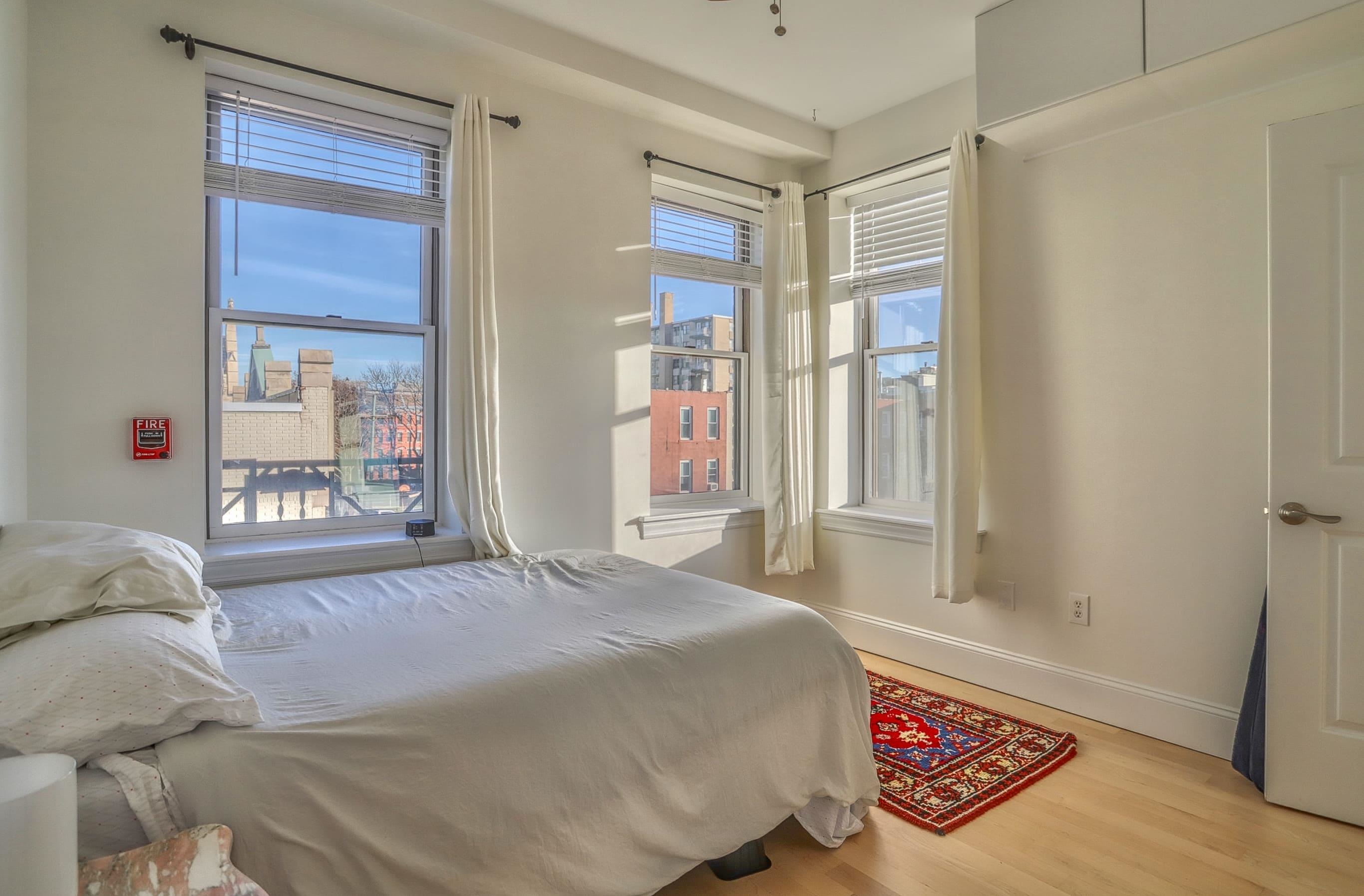 301 MADISON ST Unit: 4S