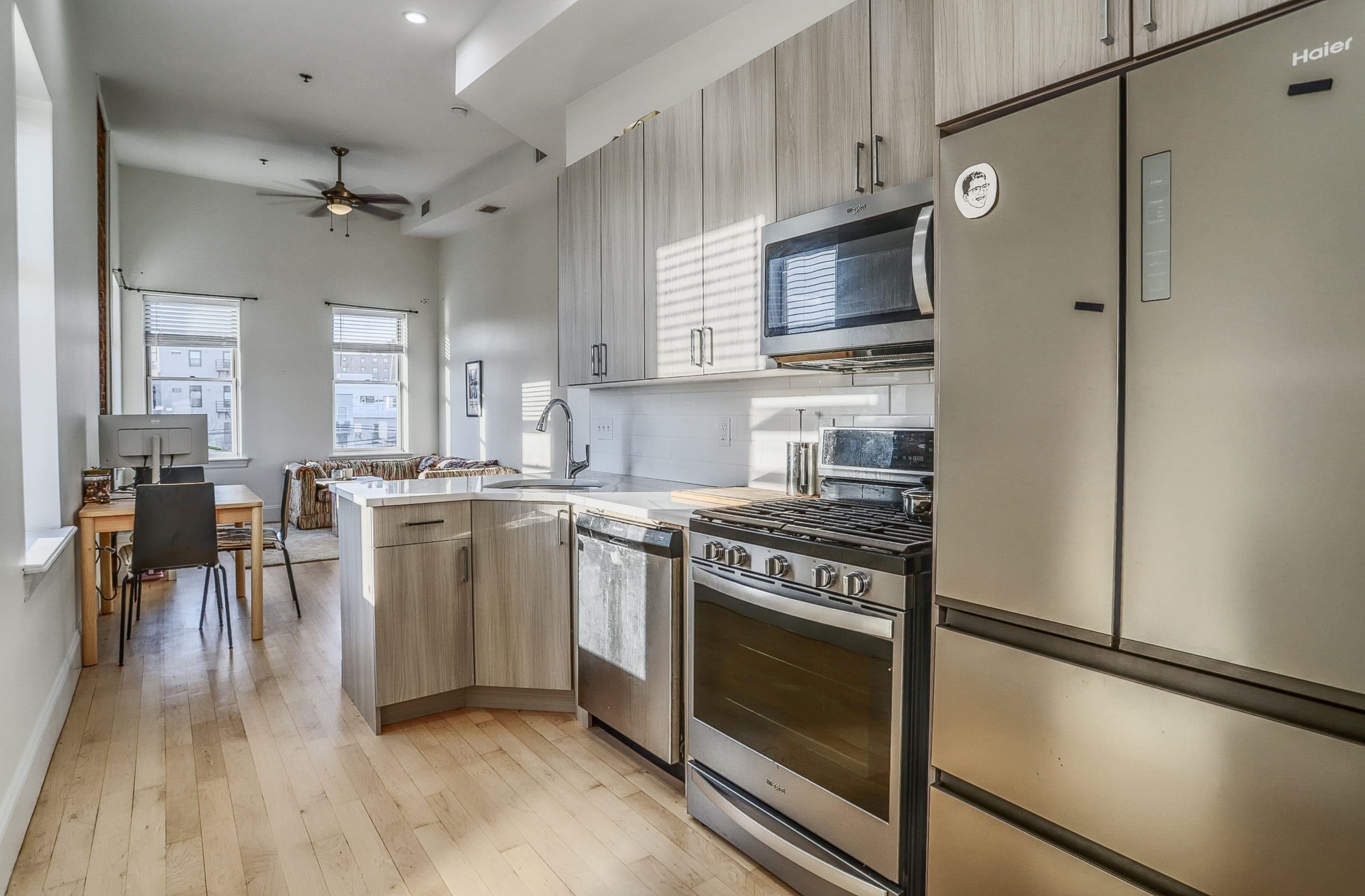 301 MADISON ST Unit: 4S