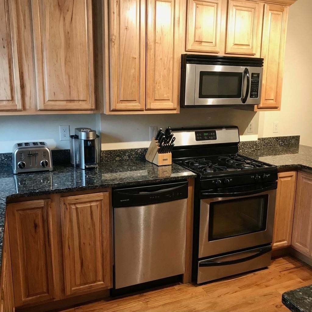 120 WILLOW AVE Unit: 6 (3R)