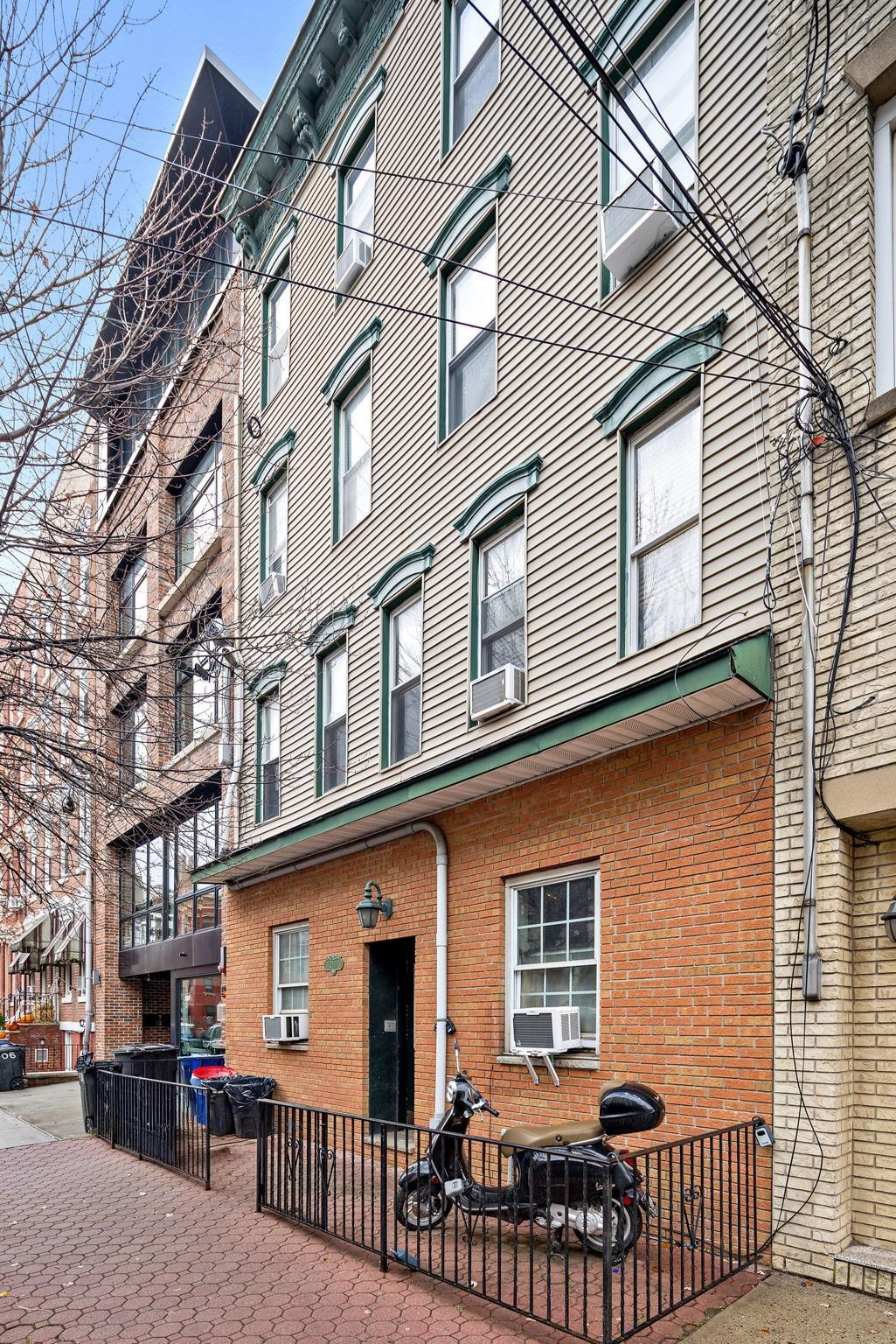 410 ADAMS ST Unit: 2L