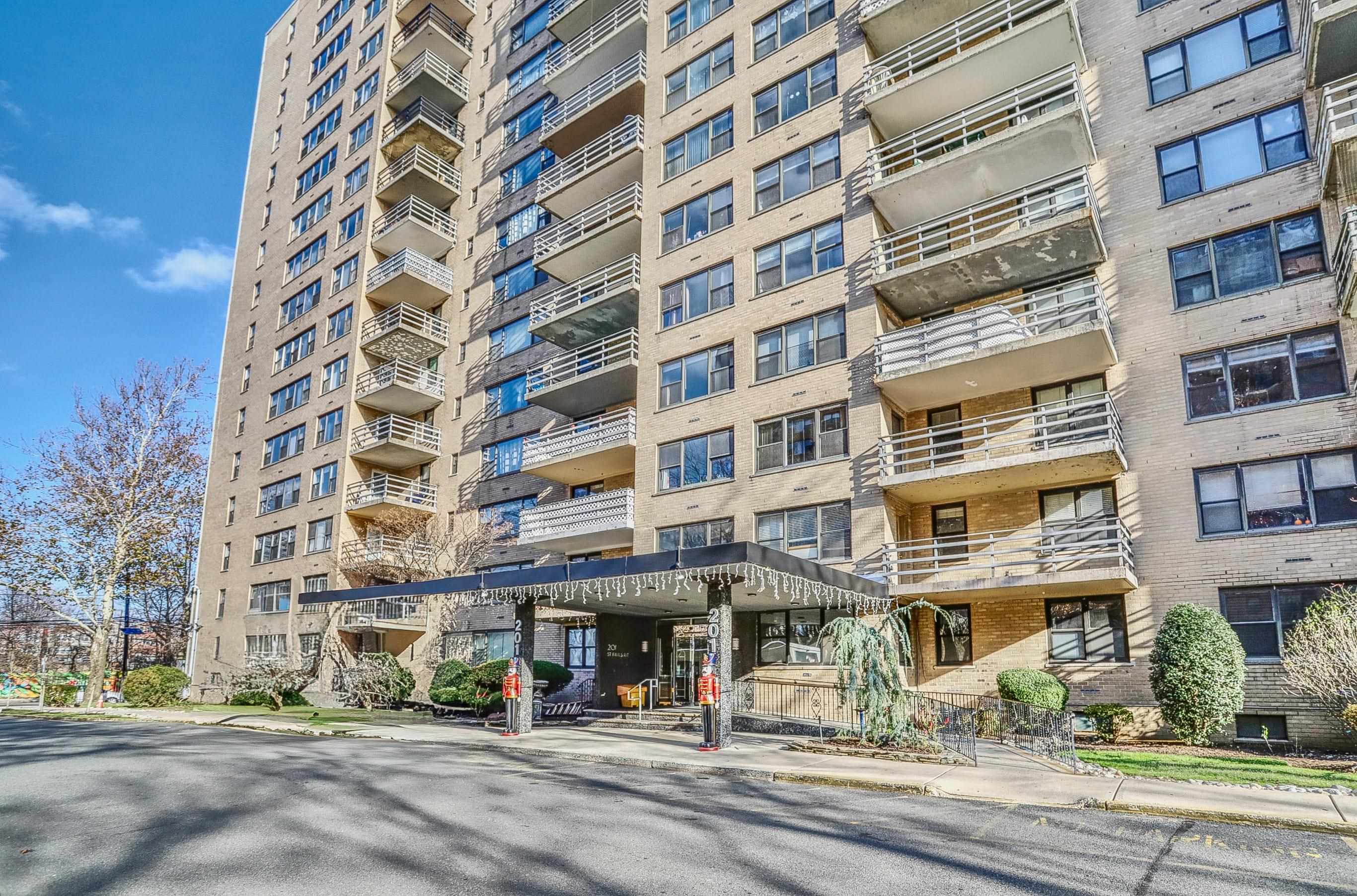 201 ST PAUL AVE Unit: 2A