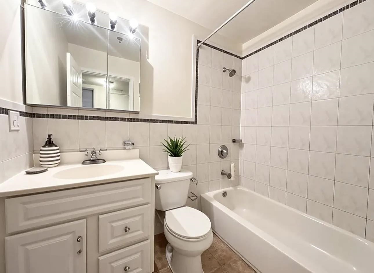 102 HUDSON ST Unit: 4