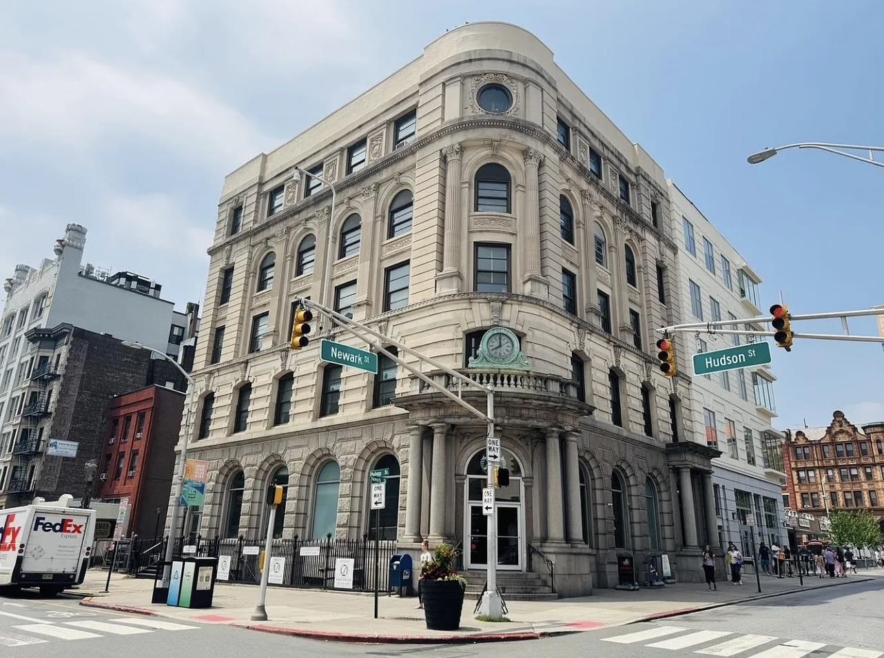 102 HUDSON ST Unit: 4