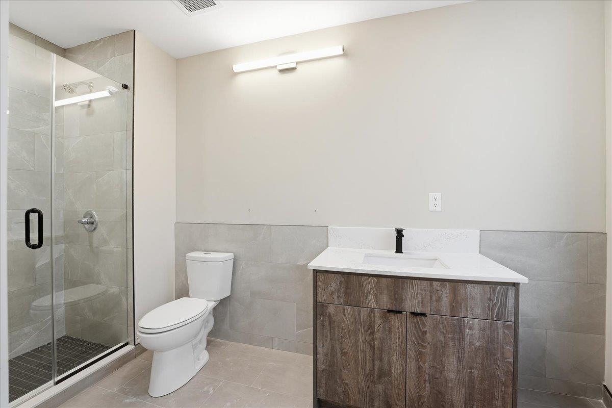 3516 JOHN F KENNEDY BLVD Unit: 404