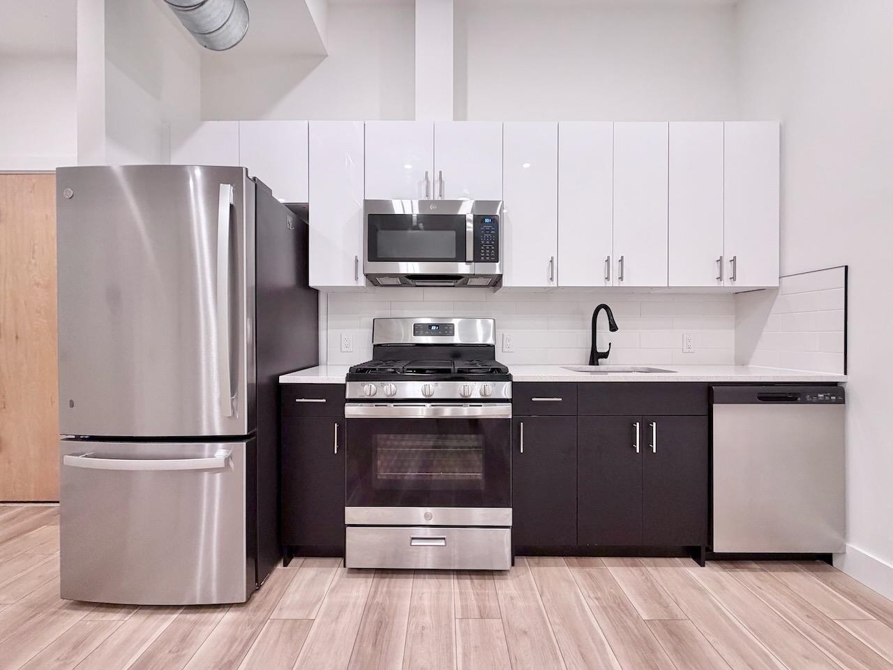 375 MONMOUTH ST Unit: 204