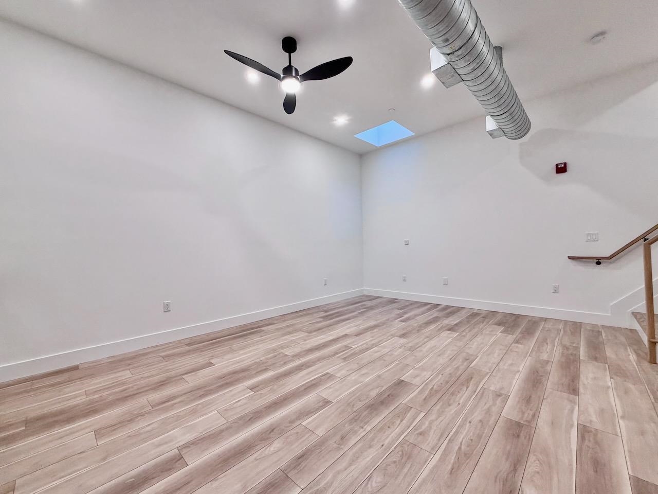 375 MONMOUTH ST Unit: 204