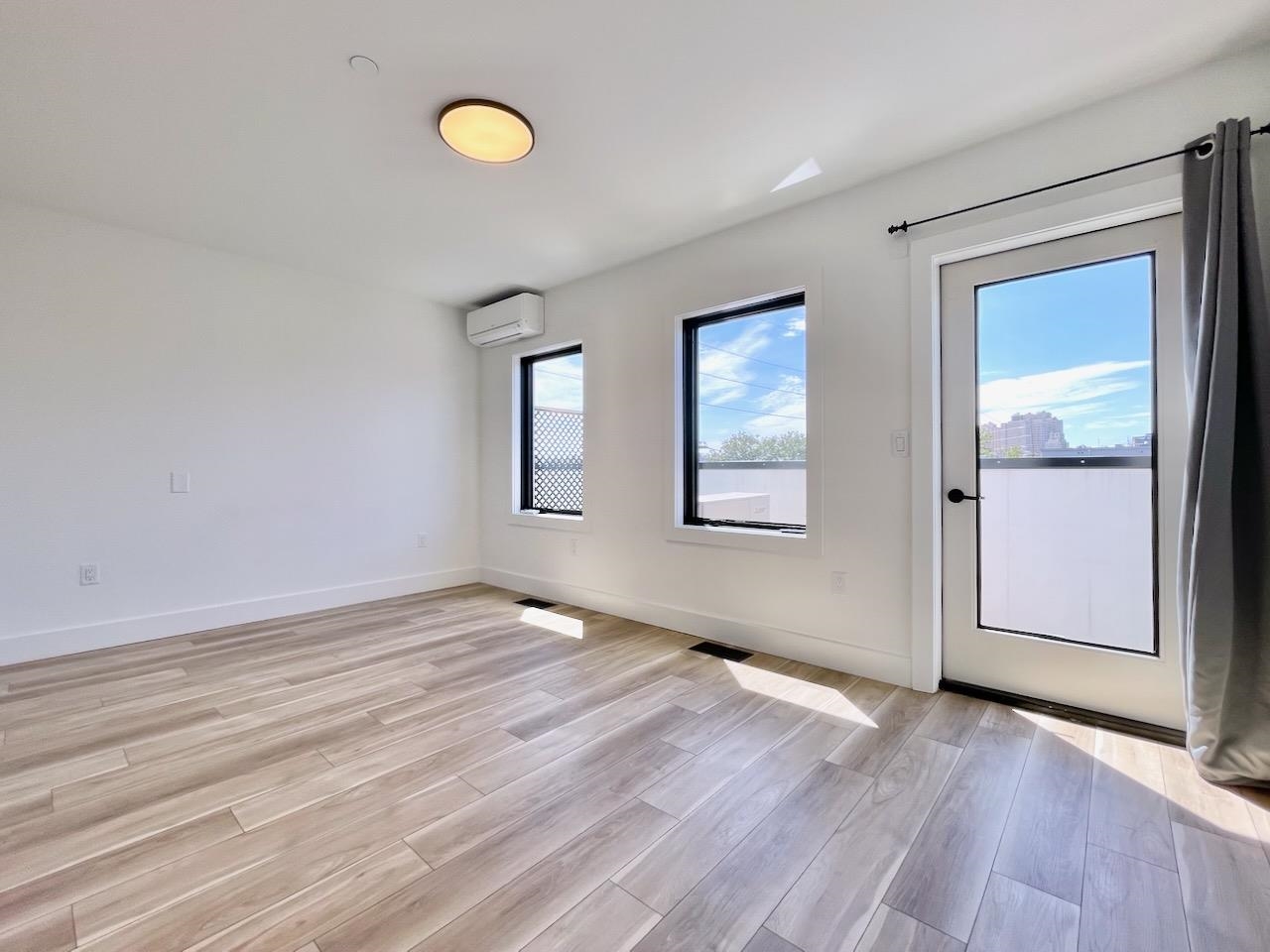 375 MONMOUTH ST Unit: 204