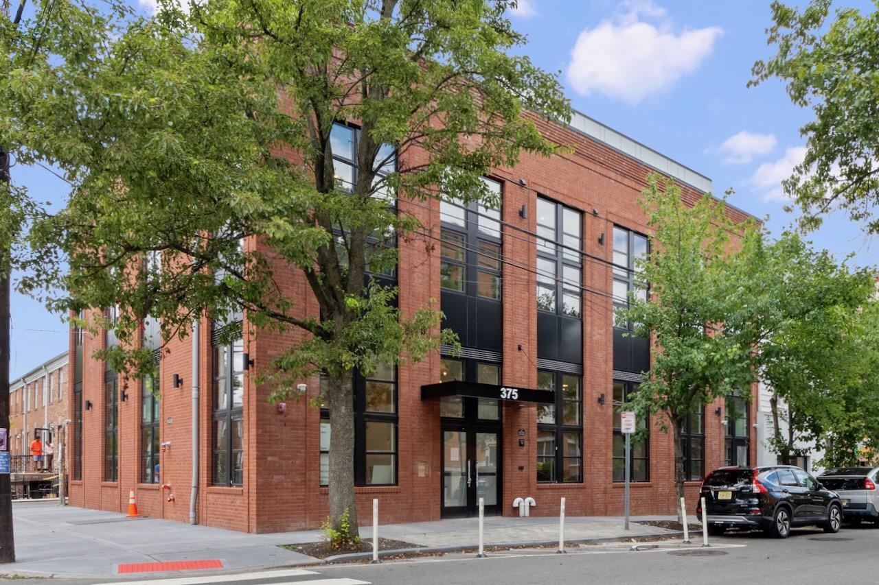 375 MONMOUTH ST Unit: 204