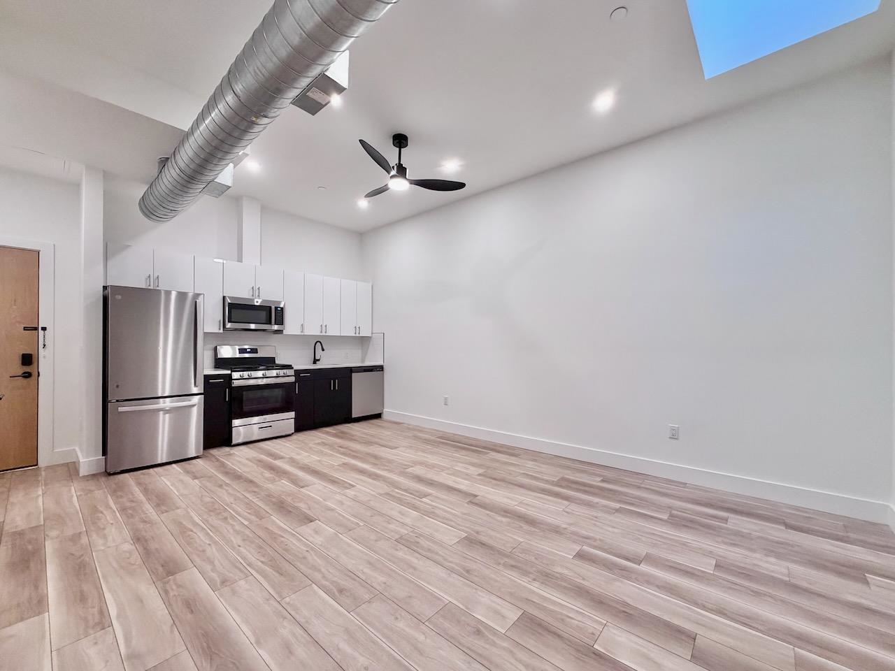 375 MONMOUTH ST Unit: 204