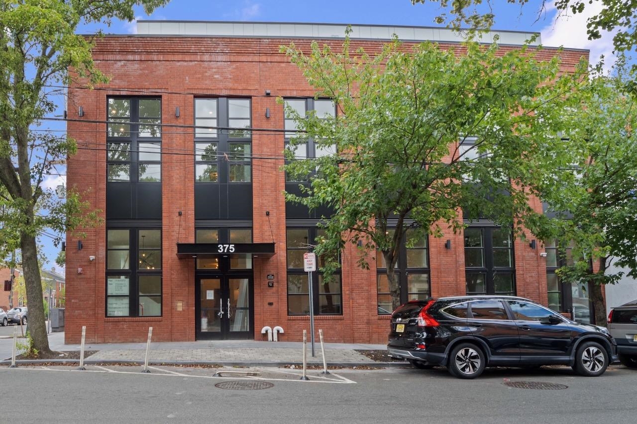 375 MONMOUTH ST Unit: 204