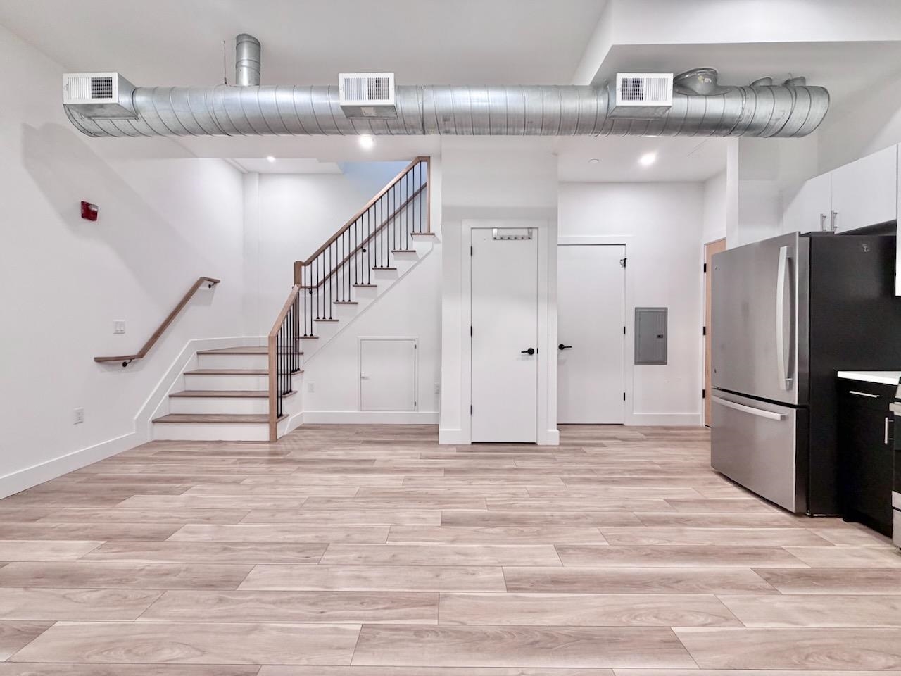 375 MONMOUTH ST Unit: 204