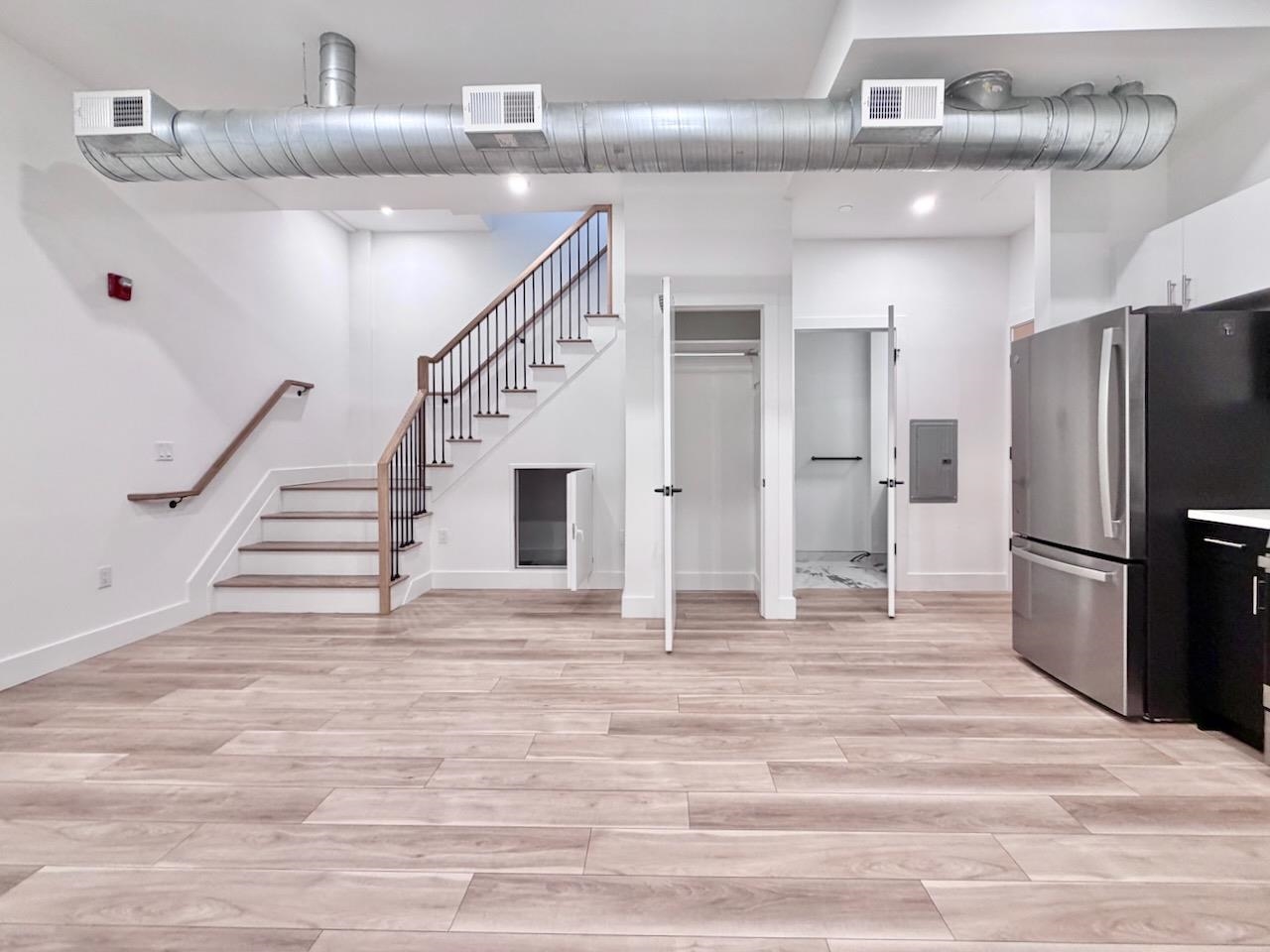 375 MONMOUTH ST Unit: 204