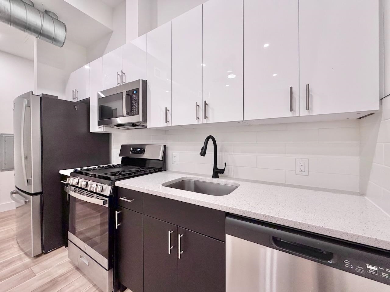 375 MONMOUTH ST Unit: 204