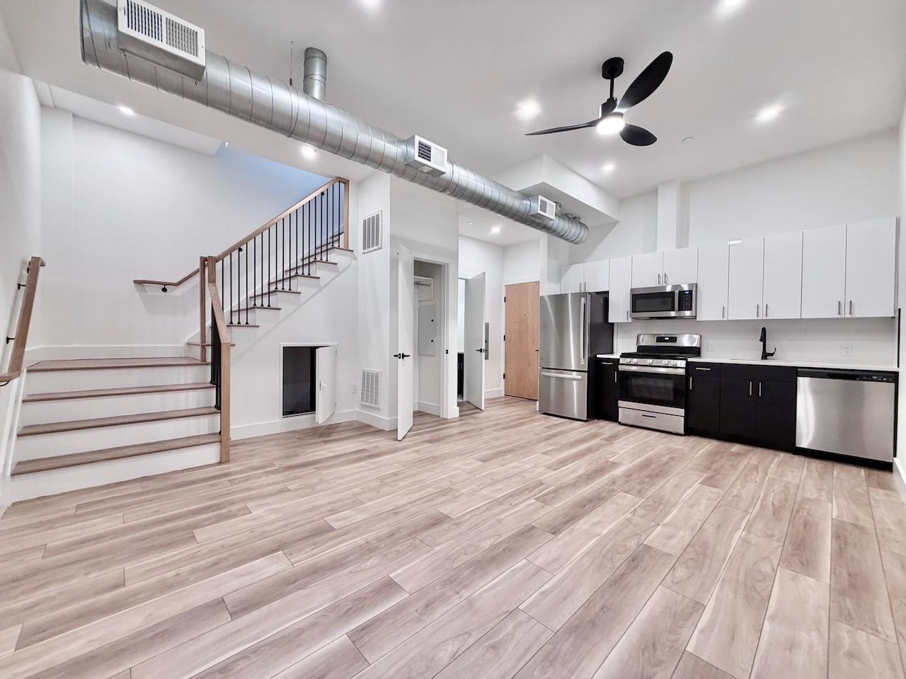 375 MONMOUTH ST Unit: 204