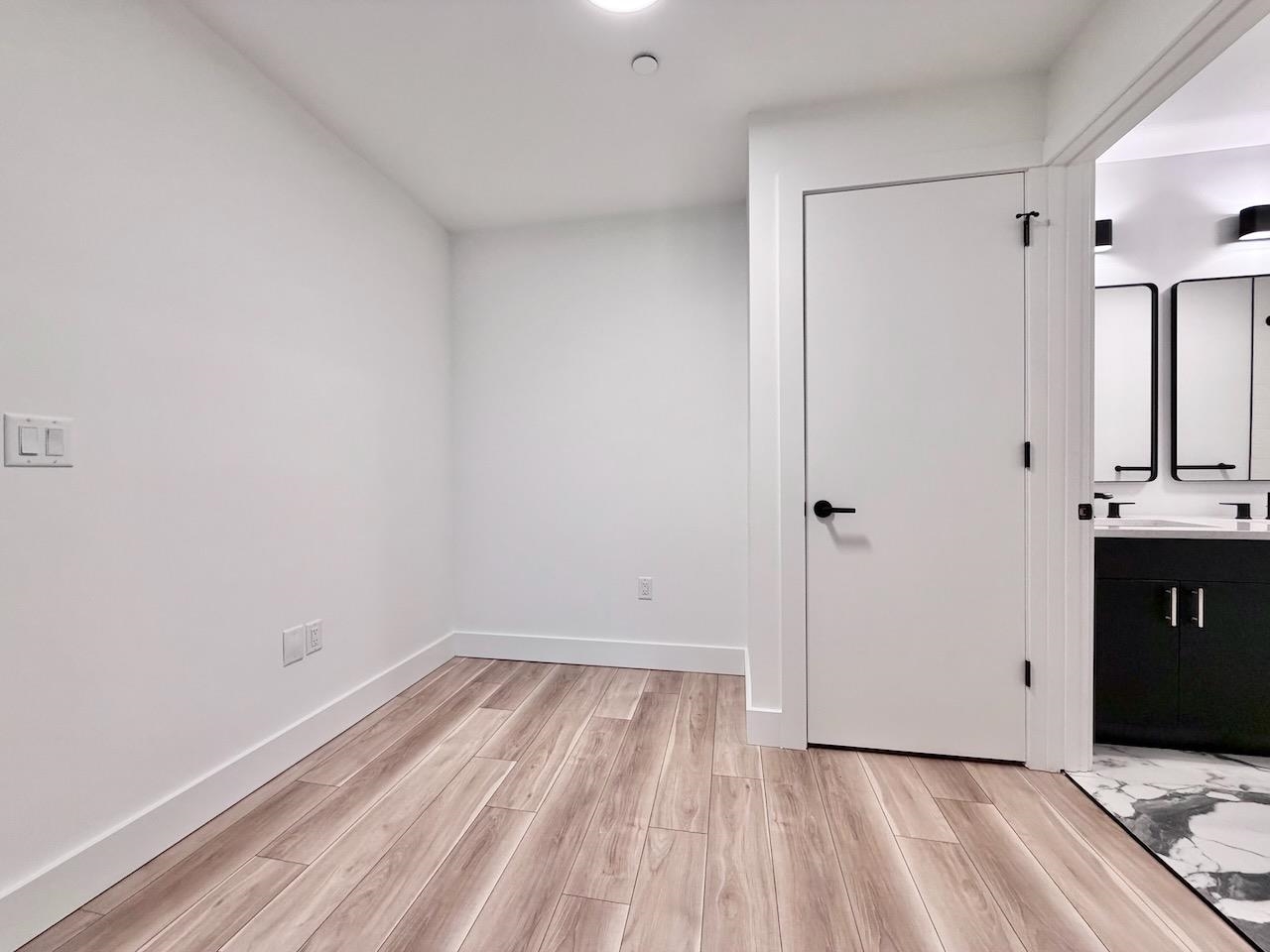 375 MONMOUTH ST Unit: 204