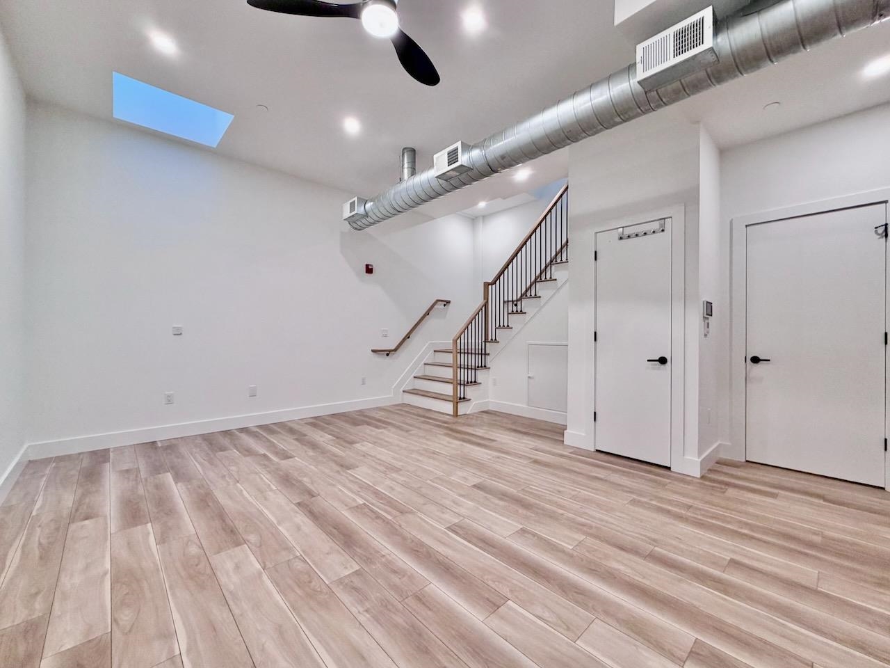 375 MONMOUTH ST Unit: 204