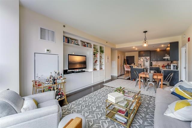 1100 MAXWELL LANE Unit: 529