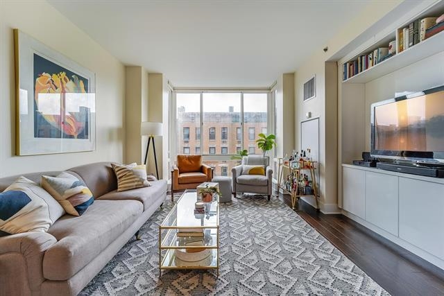 1100 MAXWELL LANE Unit: 529