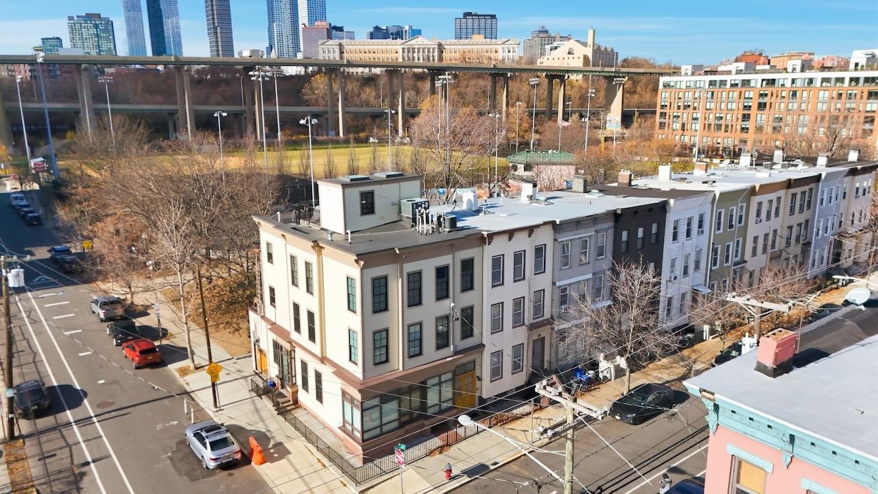 217 BRUNSWICK ST