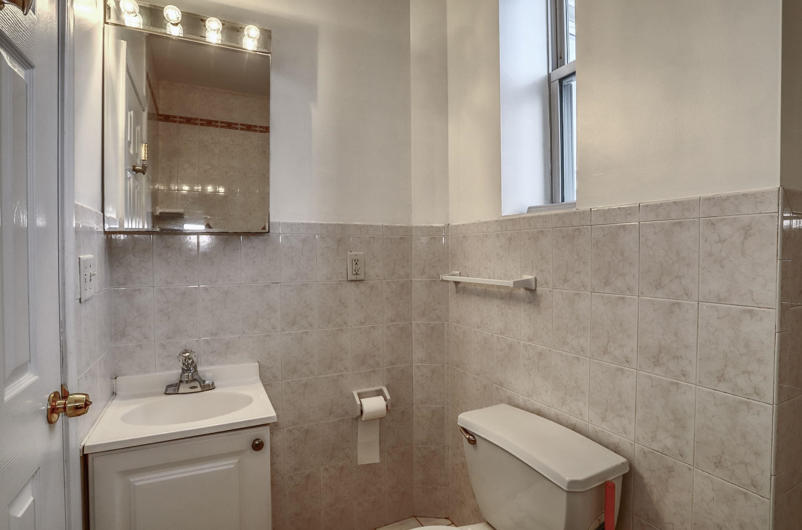 703 PARK AVE Unit: 8