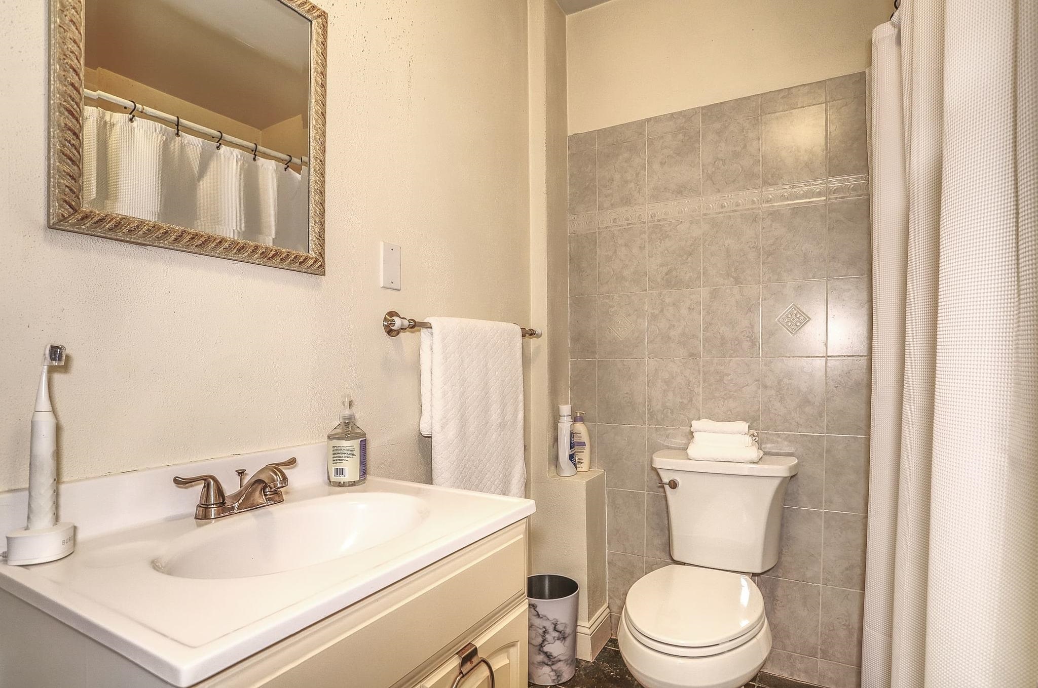 217 MONROE ST Unit: 3