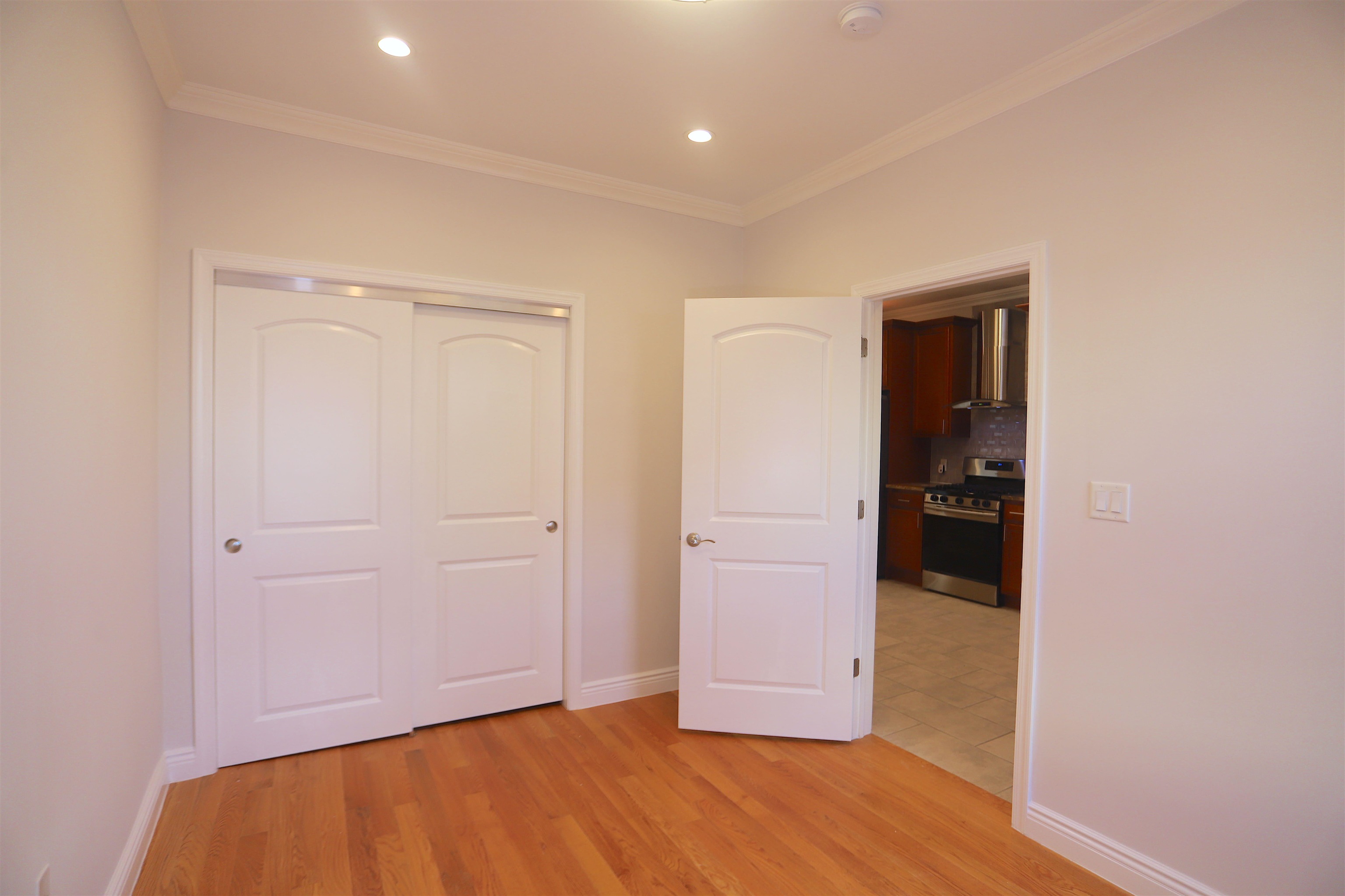 106 POPLAR ST Unit: 1