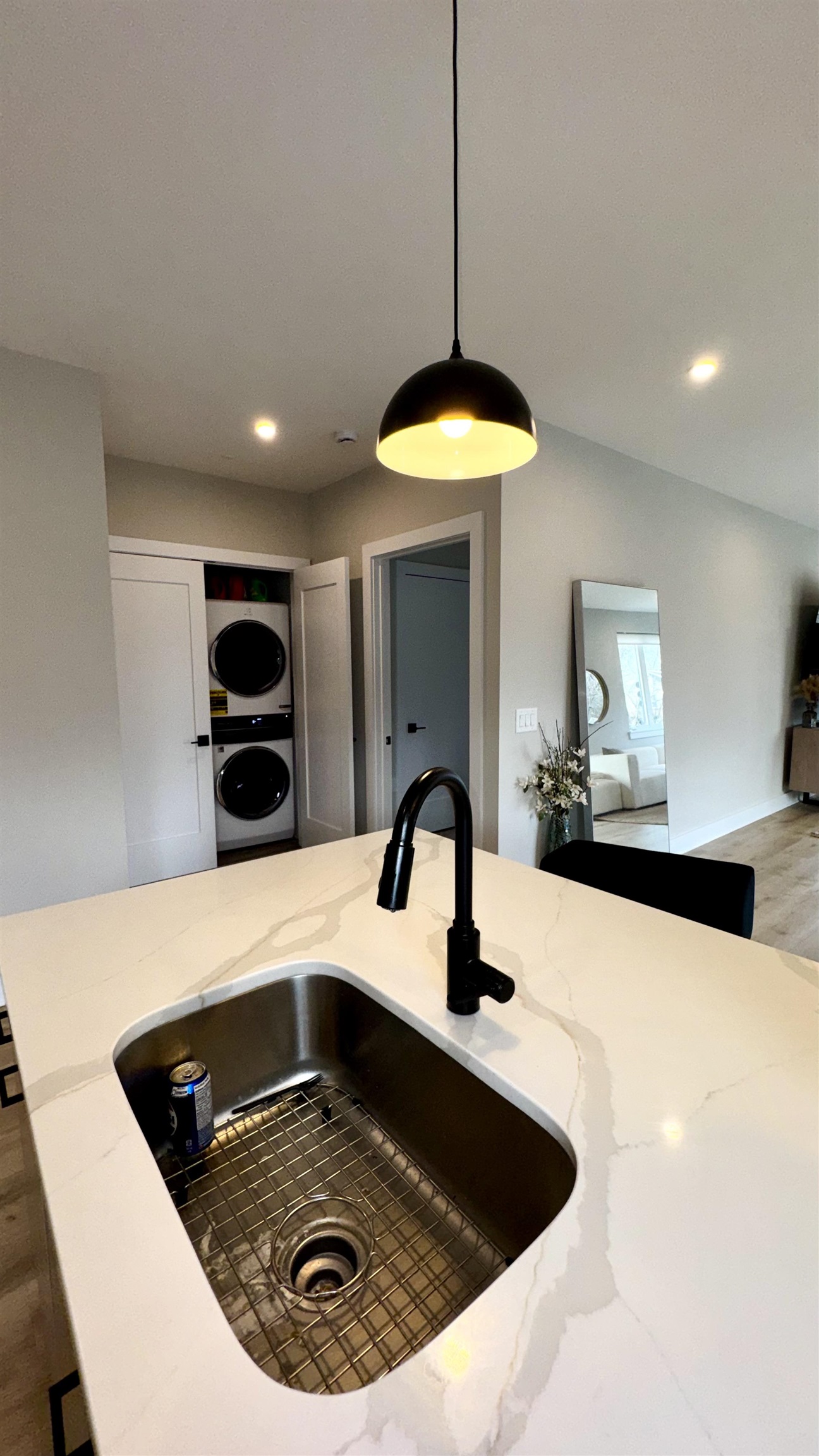 203-205 RANDOLPH AVE Unit: 101