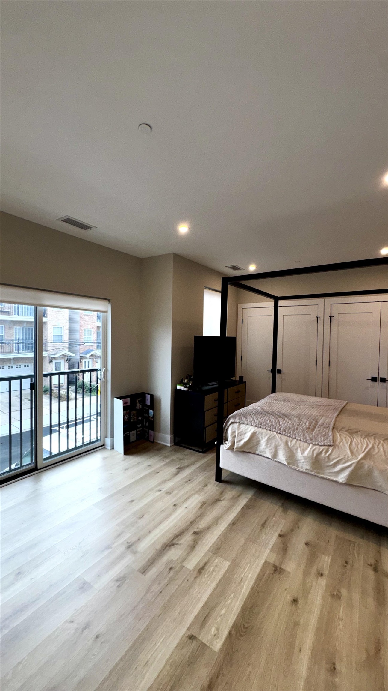 203-205 RANDOLPH AVE Unit: 101