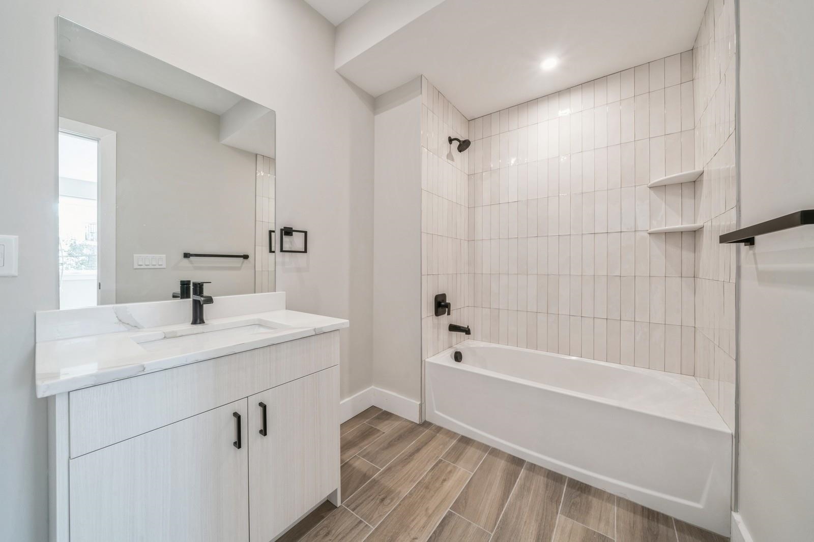 203-205 RANDOLPH AVE Unit: 101