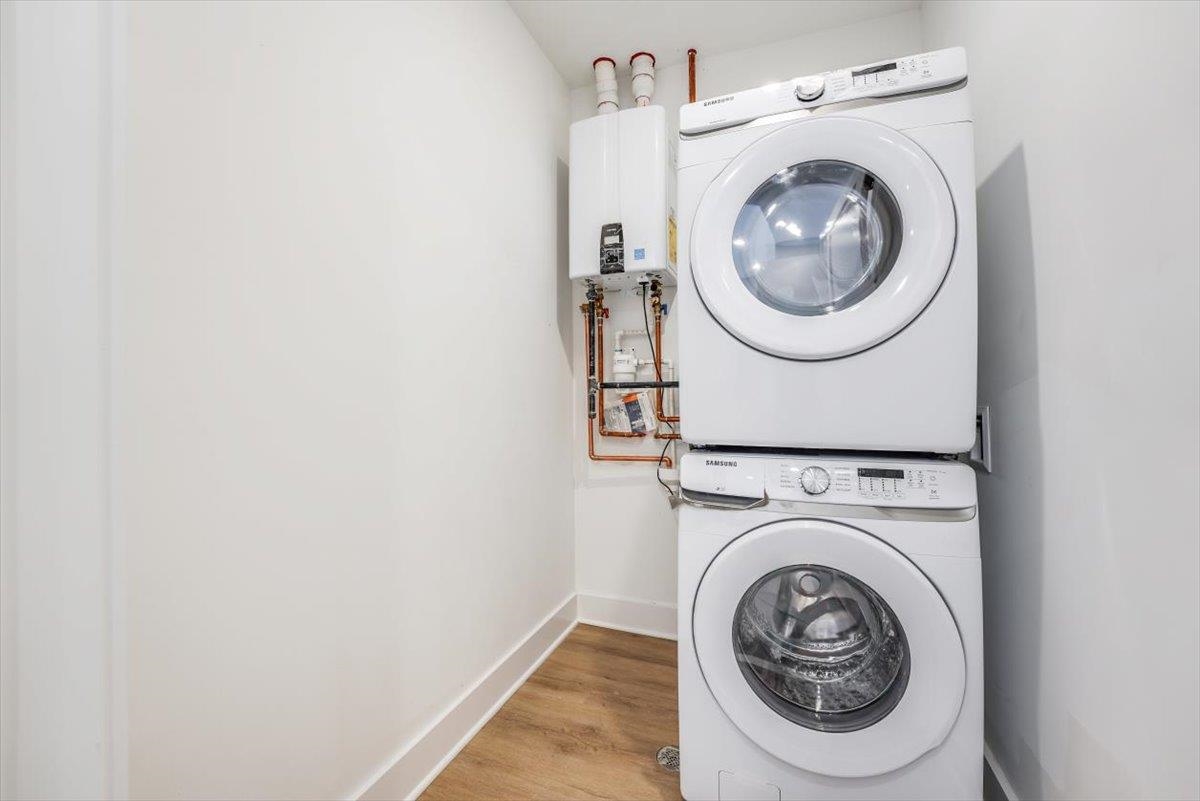 667-665 GRAND ST Unit: 205