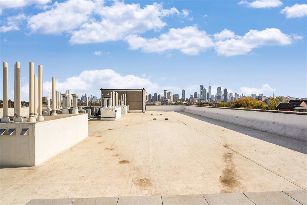 667-665 GRAND ST Unit: 205