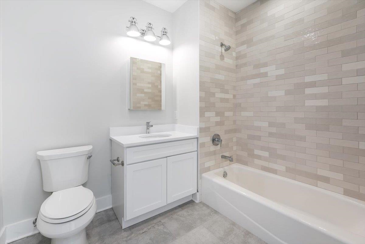 667-665 GRAND ST Unit: 205