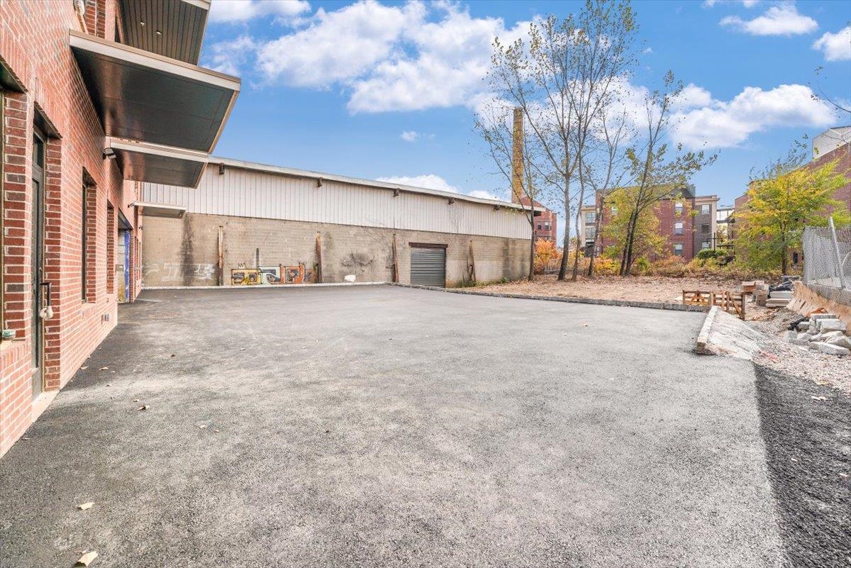 667-665 GRAND ST Unit: 205