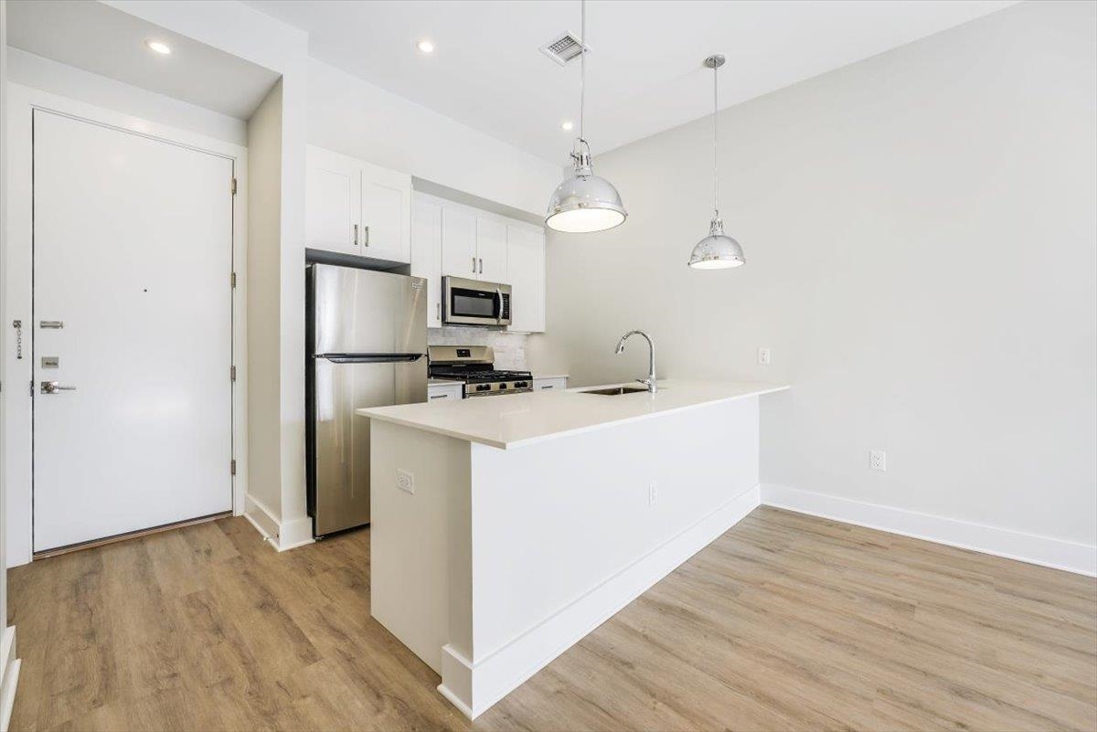 667-665 GRAND ST Unit: 205